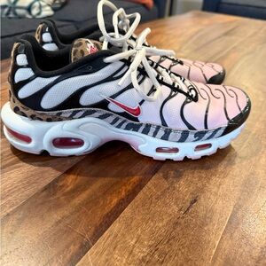 Nike Womens Pink, White & Black Animal-Print Sneakers vapor fly TN US 9 W